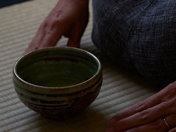 古民家空間で囲炉裏の茶会